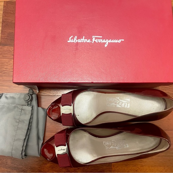 Salvatore Ferragamo Vera Bow Robes I Pumps - Size 9 - Picture 2 of 10